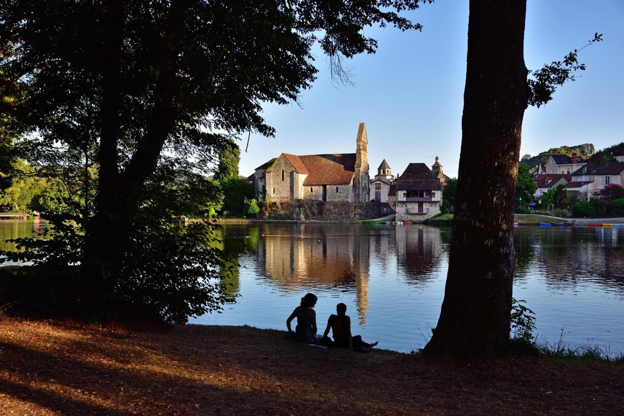 Maison D'Hotes Les Jardins Saint Eloi Le Lonzac Luaran gambar